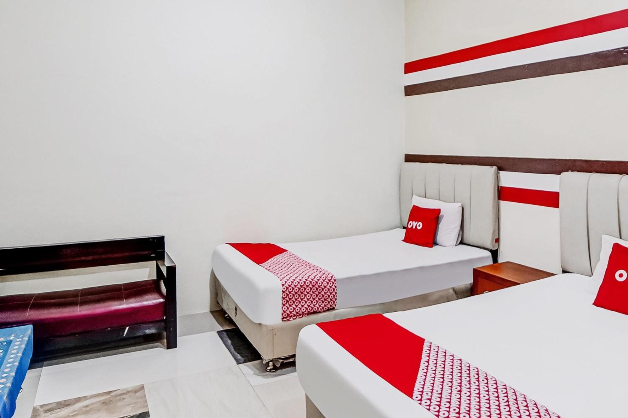 Hotel Oyo 90980 Al Karim Syariah Tanjungbalai Esterno foto